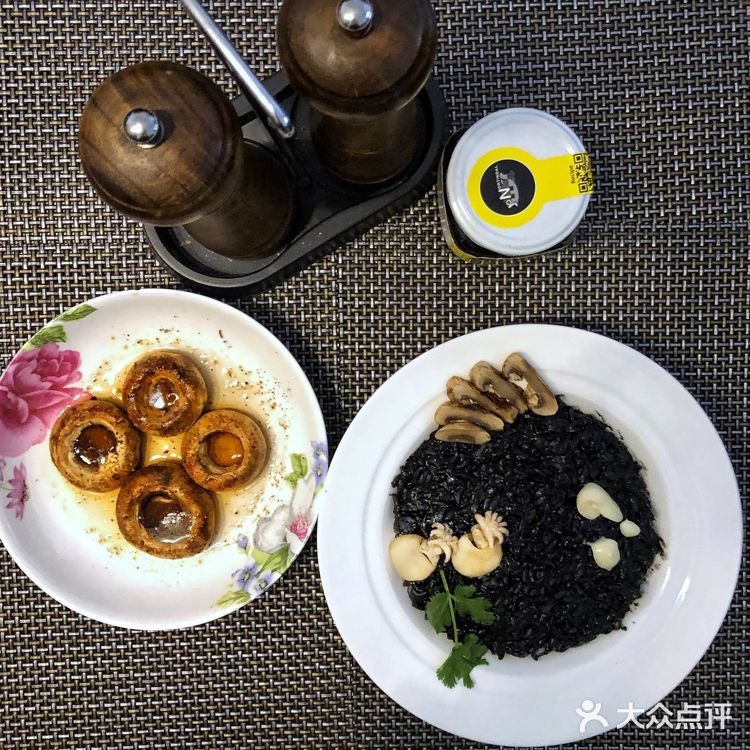 西班牙墨鱼汁饭+烤蘑菇