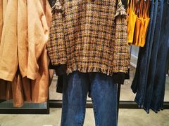 -URBAN REVIVO(高德置地广场·春广场店)