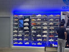 -adidas(滔搏朝阳大悦城店)