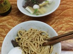 -松树干拌面店