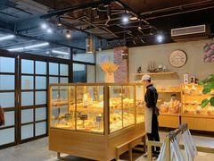 面包甜点陈列柜-啊噗吐呦现场烘焙(麦凯乐店)