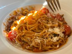 -Chom Cafe and Restaurant