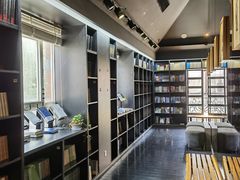 -钟书阁(松江泰晤士小镇店)