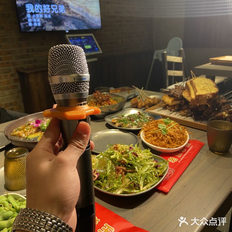 无论是学生党还是上班族，都可以在这里找到适合自己的美食