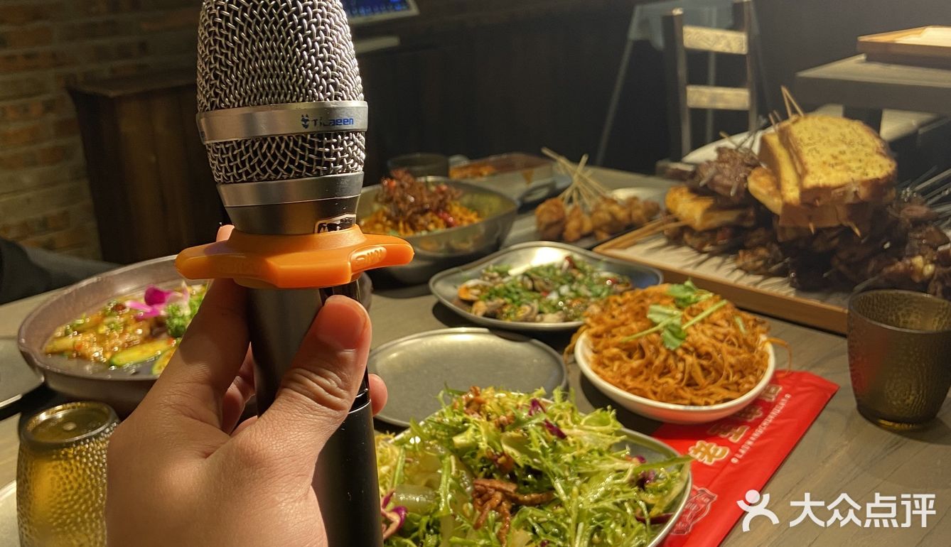 无论是学生党还是上班族，都可以在这里找到适合自己的美食
