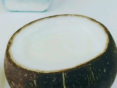 -志龙皇冠吃货椰子铺