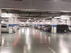 -奥特莱斯停车场