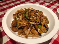 橄榄油炒三种菌菇-西贝莜面村(上海百联西郊店)