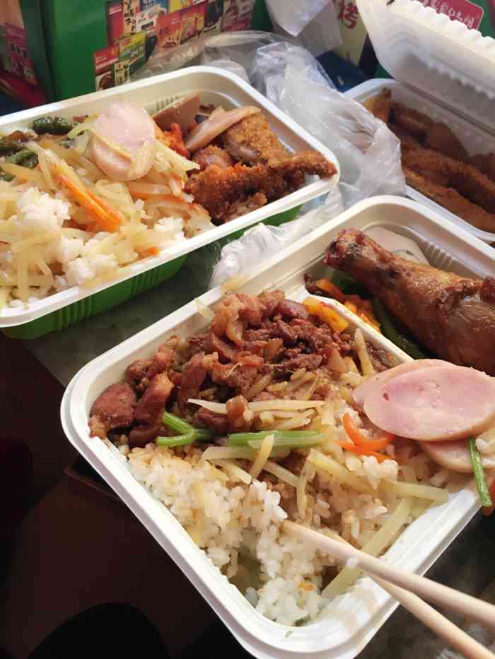 美食美客中式简餐-"挺好的,外卖员非常热情,要给我送到屋内,.