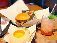 -BOURBON 玻本美式餐厅酒吧(虹桥新天地店)