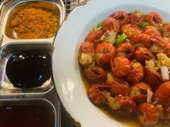 龙虾尾-马路牙子烧烤音乐酒馆(望京店)