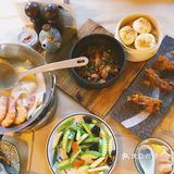 笋，腊肉，汤汁味道也不错。餐厅服务员还会及时来提示关火