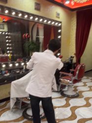 -东方先生国潮男士理发馆