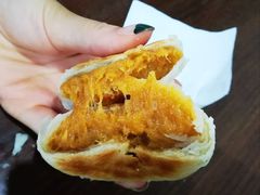 蛋黄肉松月饼-长发西饼(临顿路店)