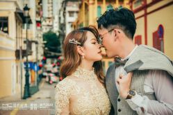 -现代经典婚纱摄影