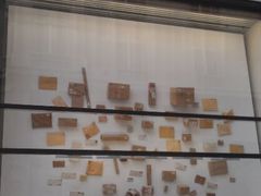 橱窗广告不错-路易·威登(香榭丽舍大道店)