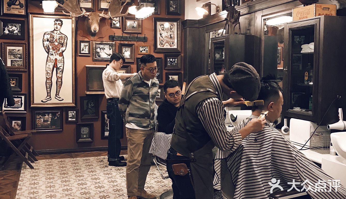 一家有点像复古集市的男士理发店