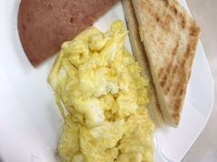 餐肉牛油多士-港式金翠茶餐厅