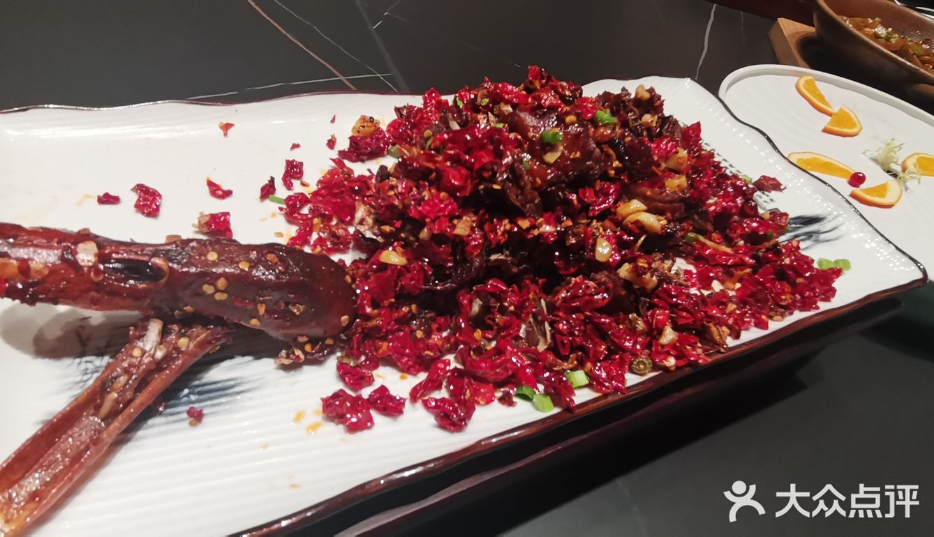 特别是摆盘特别好看。不管是品尝还是拍照都值得一试