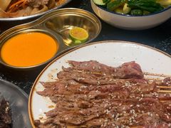 -何妹湿辣牛肉·粤式烧烤砂煲(桂雅路店)