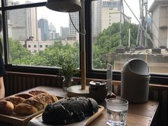 靠窗位-仙峰天然面包(迎宾路店)