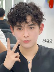 -海文先生国潮烫染男士理发馆