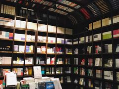 -钟书阁(松江泰晤士小镇店)