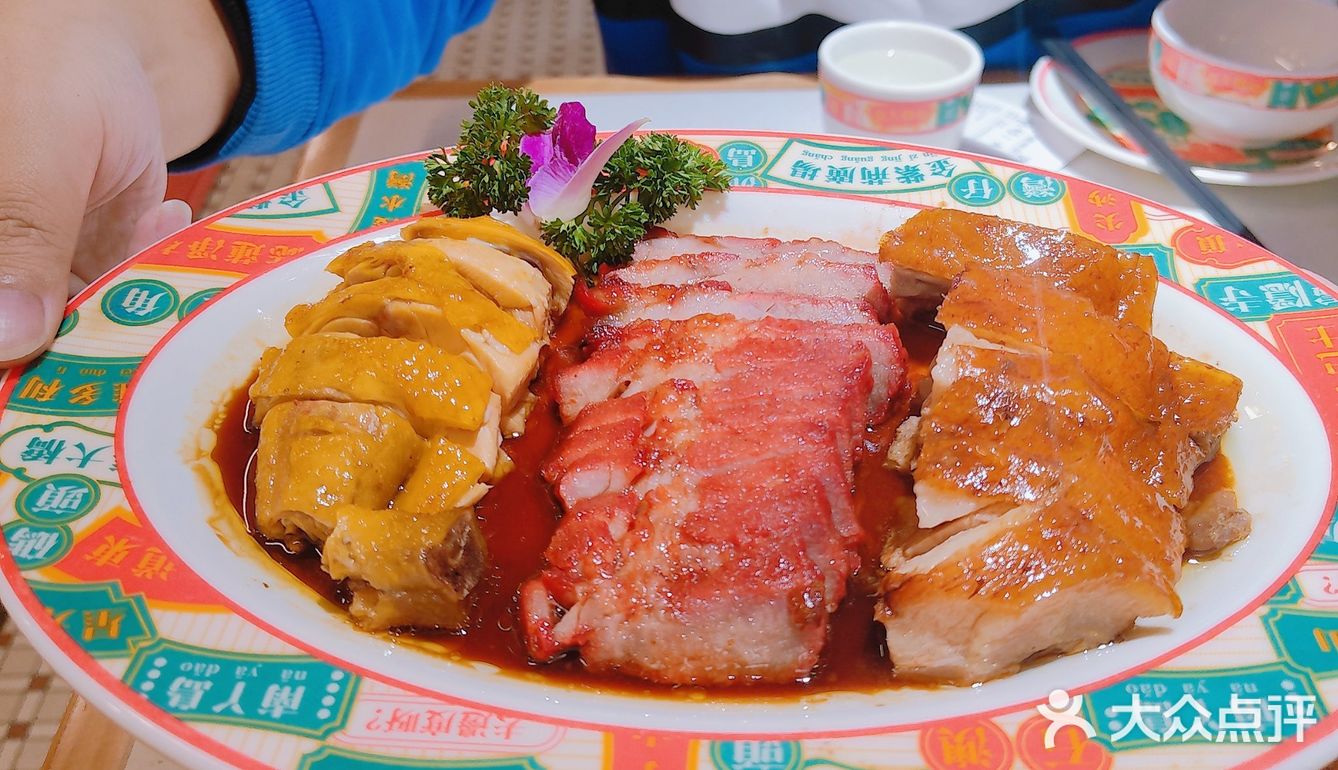 人均50 60可以吃上这么一大桌！压根吃不完！