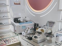 -美式眼镜·授权蔡司.依视路.尼康.豪雅.明月(南翔印象城店)