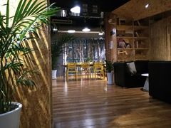 -新华里咖啡书吧(新华书店小寨店)