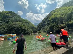 -安吉龙王山峡谷漂流