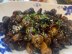 麻辣鳝鱼和田螺-鸿恩陶然大观园