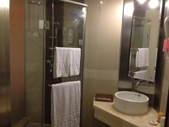 -莫泰酒店(上海虹桥北新泾地铁站天山路店)