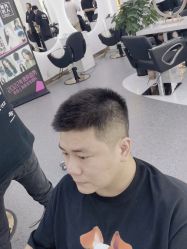 -MOVAN  HAIR莫凡匠人发型屋