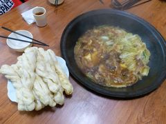 -粘豆包柴火铁锅炖