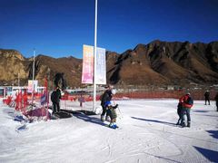 -荣盛康旅野三坡滑雪场