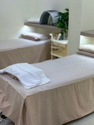 -苗方清颜专业祛痘·皮肤管理