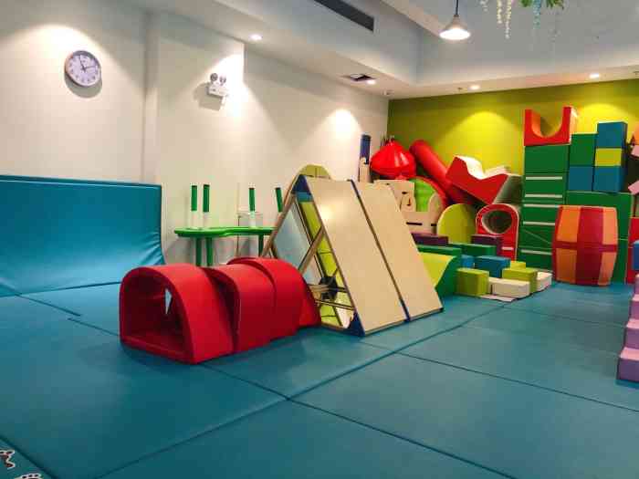 乐融儿童之家早教托育(崂山店)-"看了几个早教,乐融的环境算是很好的