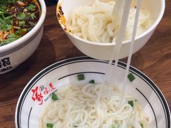 -霸舌生滚牛肉米粉(天生街道店)