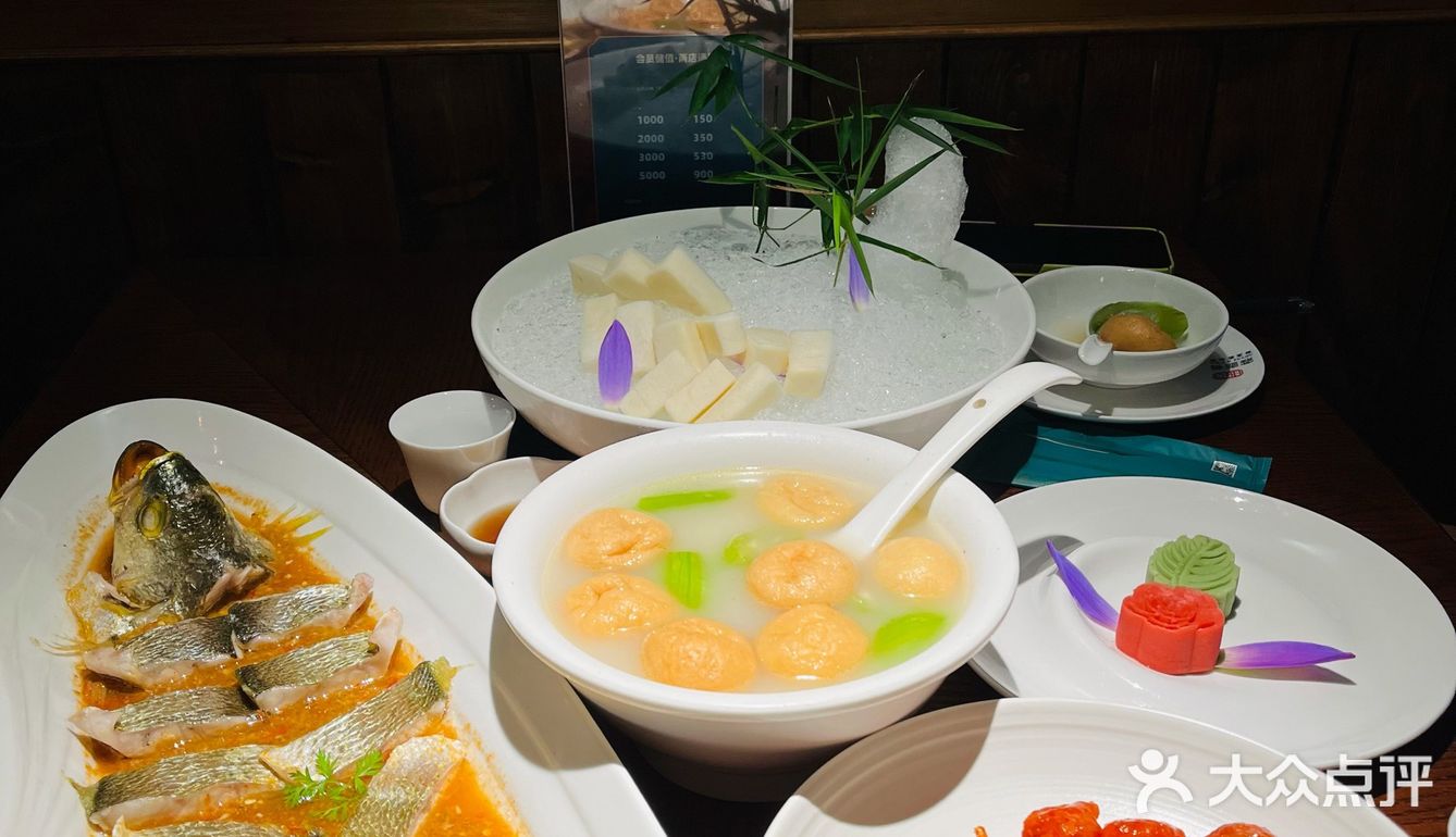 福州正宗闽菜单福楼，就在安泰河边