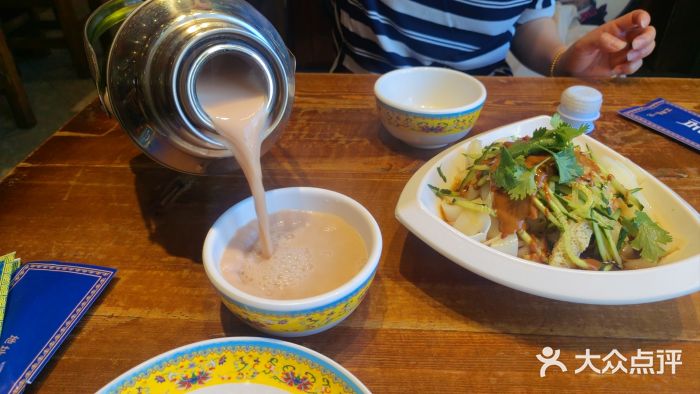 锡林河饭店蒙古奶茶图片