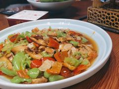 -老滇山寨•云南特色菜•地方菜•民族风情歌舞表演(金碧店)