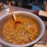 西安人的早点，升级版。胡辣汤配个麻辣牛肉饼加一杯豆浆