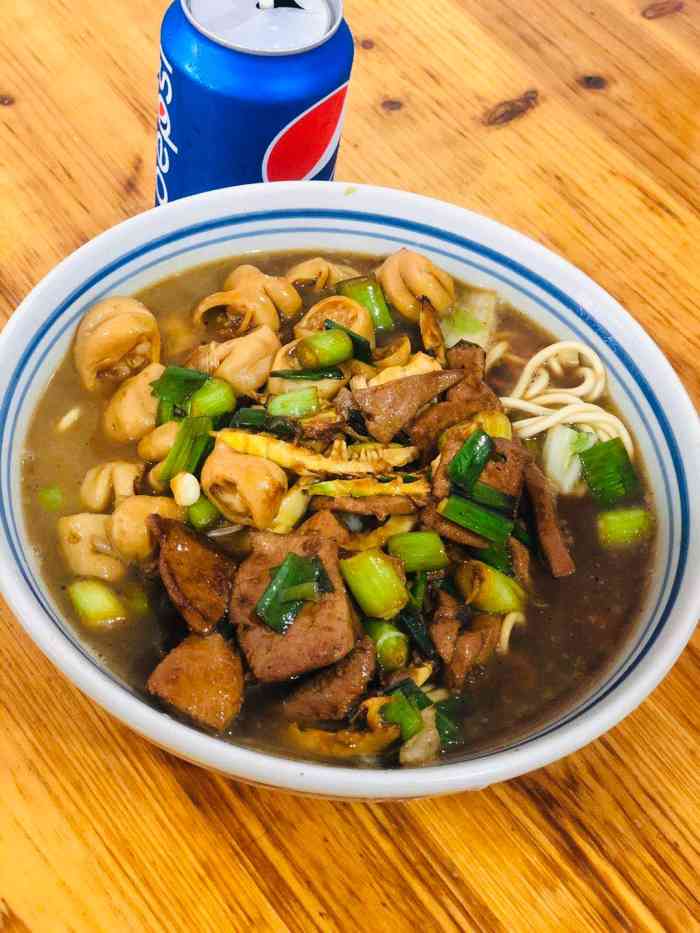 打分 推荐猪肝拌川,和小排面,料都非常多,也可以点菜