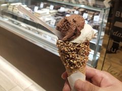 榛子冰激凌-VENCHI 闻绮(北京国贸商城店)