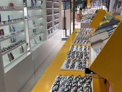 -诺柯视眼镜-蔡司依视路官方工厂店(淞南一店)