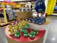 -m豆巧克力世界(上海世茂广场店)