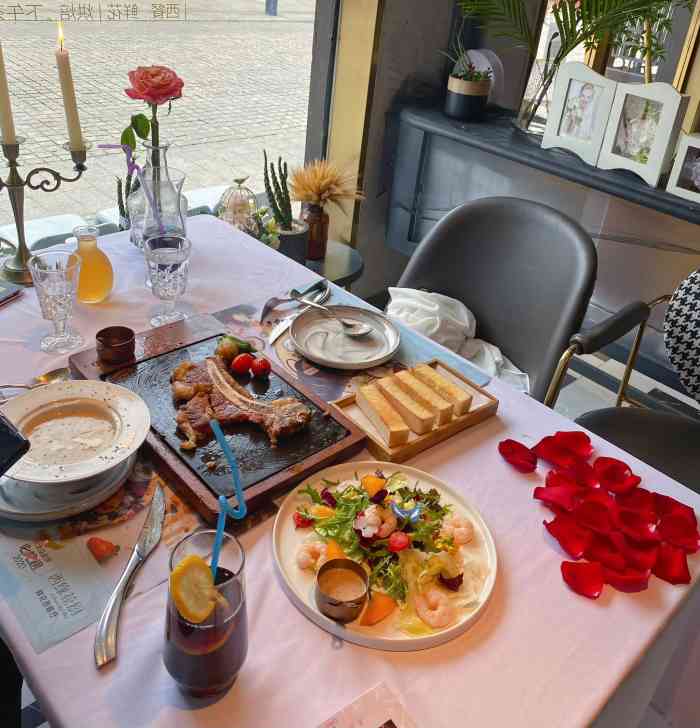 西缘花厨·鲜花西餐厅(南长街店)-"圣诞节和朋友一起去的餐厅,人很多