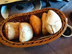 餐前面包配自制橄榄菜-ALBERGUE 1601 婆仔屋葡国餐厅