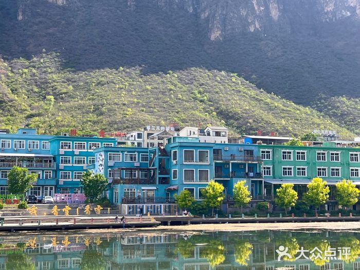 百里峡七彩艺术小镇图片